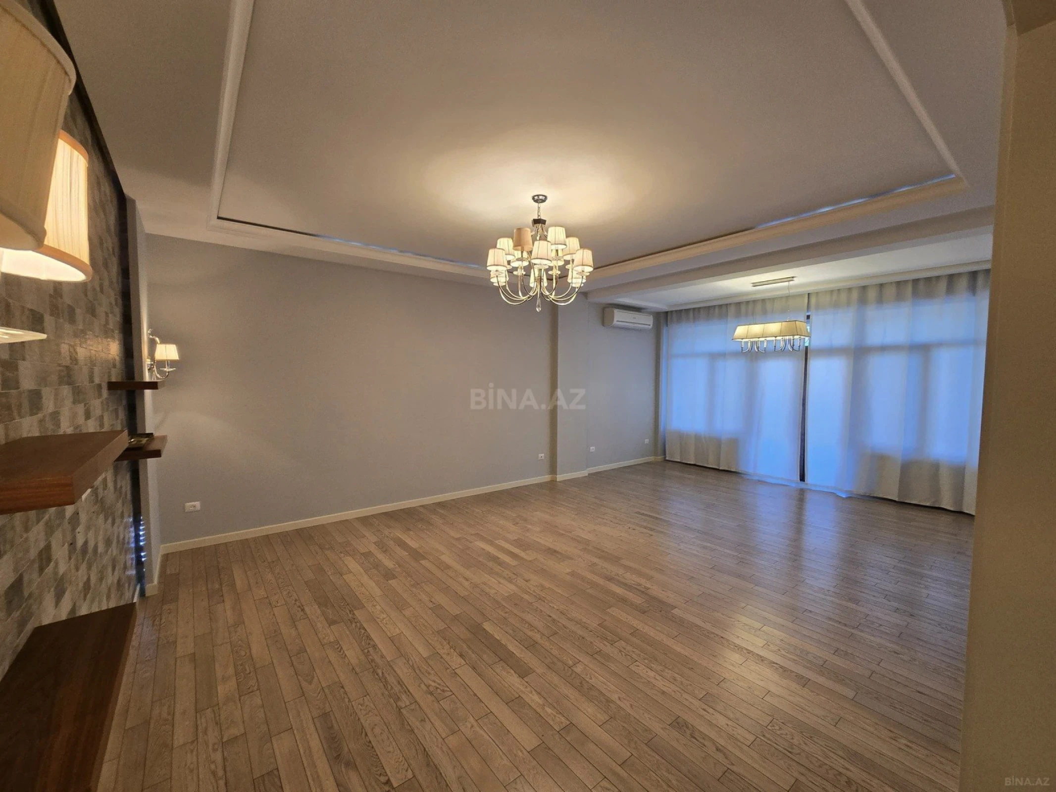 Satılır 4 otaqlı mənzil 196 m²