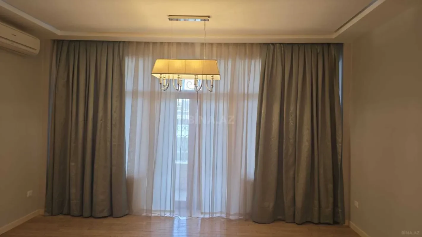 Satılır 4 otaqlı mənzil 196 m²