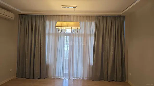 Satılır 4 otaqlı mənzil 196 m²