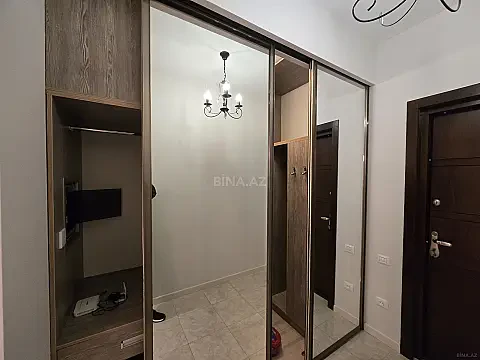 Satılır 4 otaqlı mənzil 196 m²
