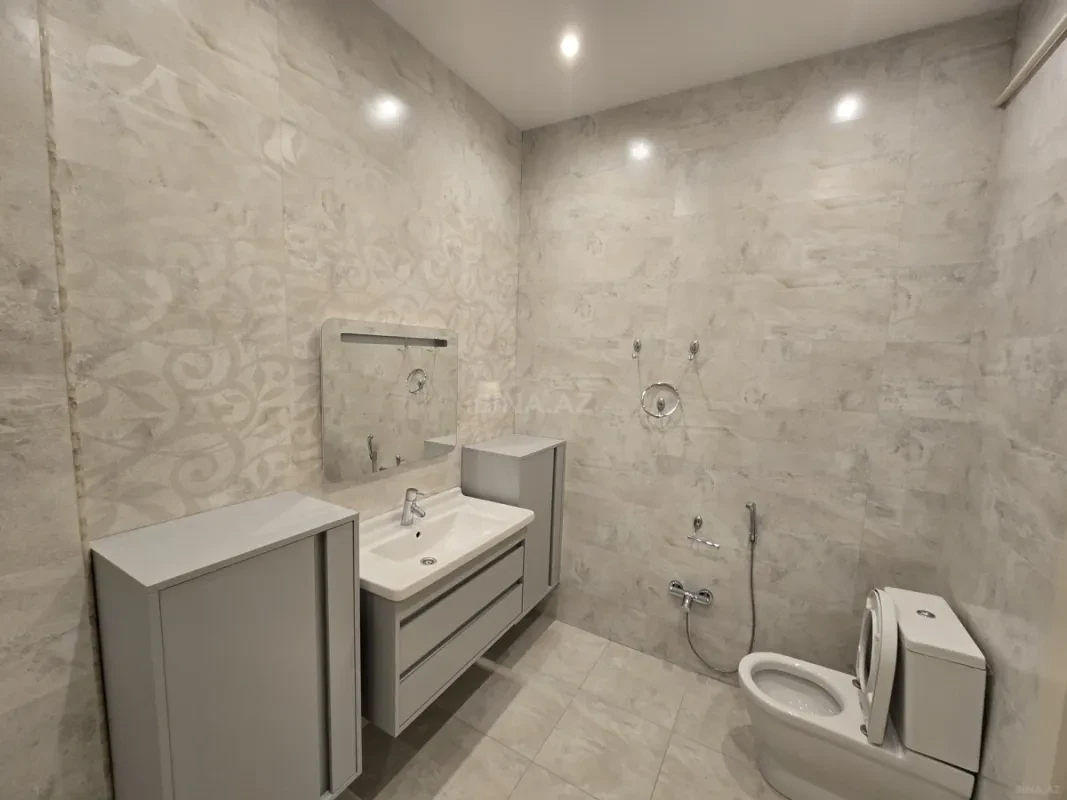 Satılır 4 otaqlı mənzil 196 m²