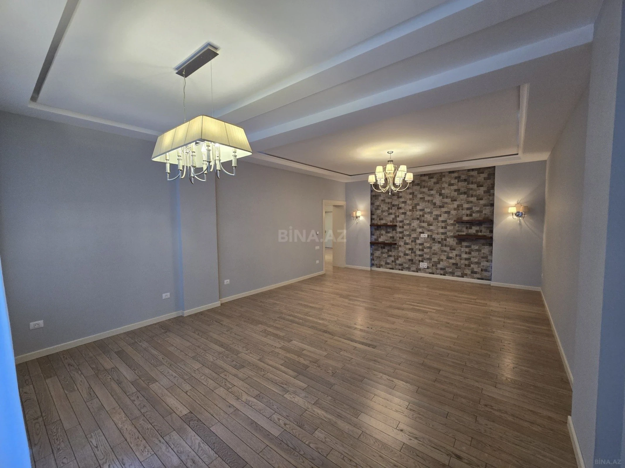 Satılır 4 otaqlı mənzil 196 m²