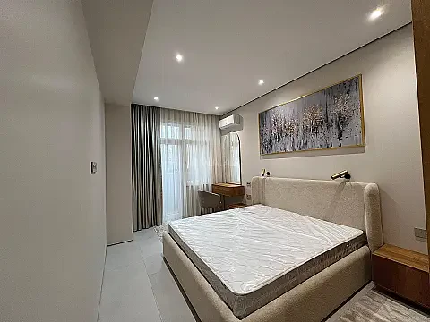 Satılır 3 otaqlı mənzil 145 m²