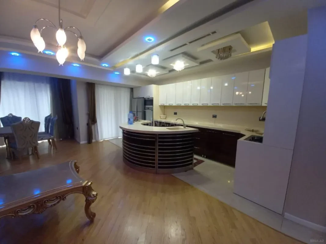 Kirayə verilir 3 otaqlı mənzil 140 m²