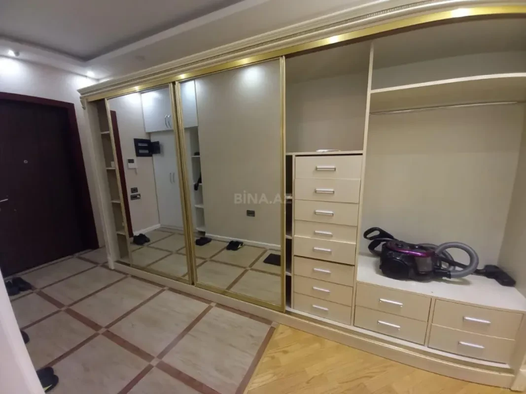 Kirayə verilir 3 otaqlı mənzil 140 m²