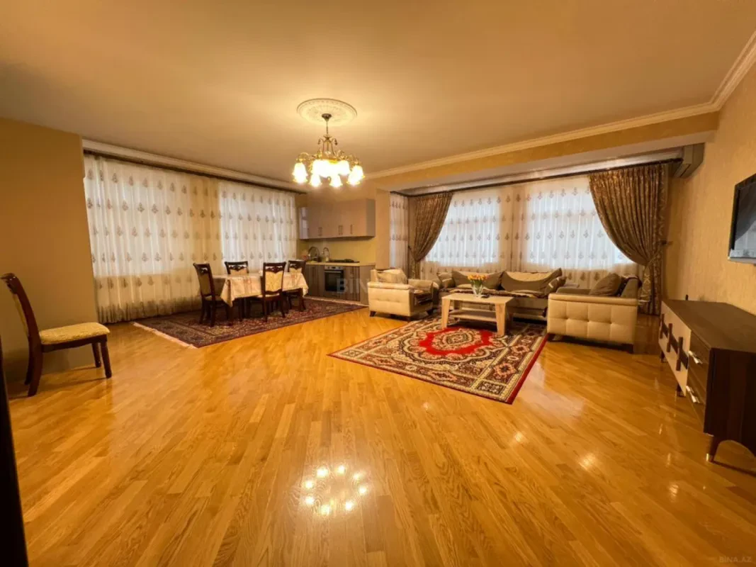 Kirayə verilir 2 otaqlı mənzil 110 m²