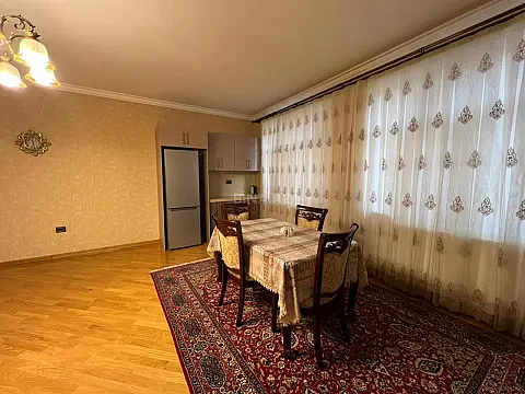 Kirayə verilir 2 otaqlı mənzil 110 m²