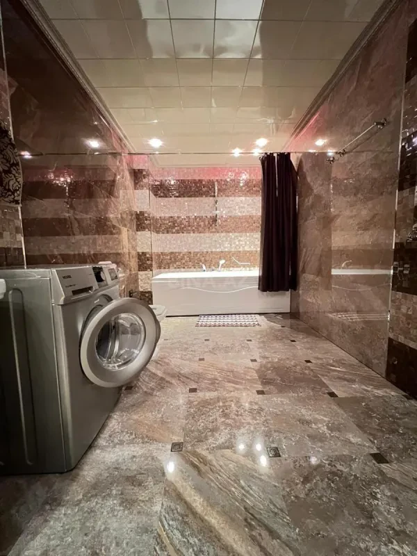 Kirayə verilir 2 otaqlı mənzil 110 m²