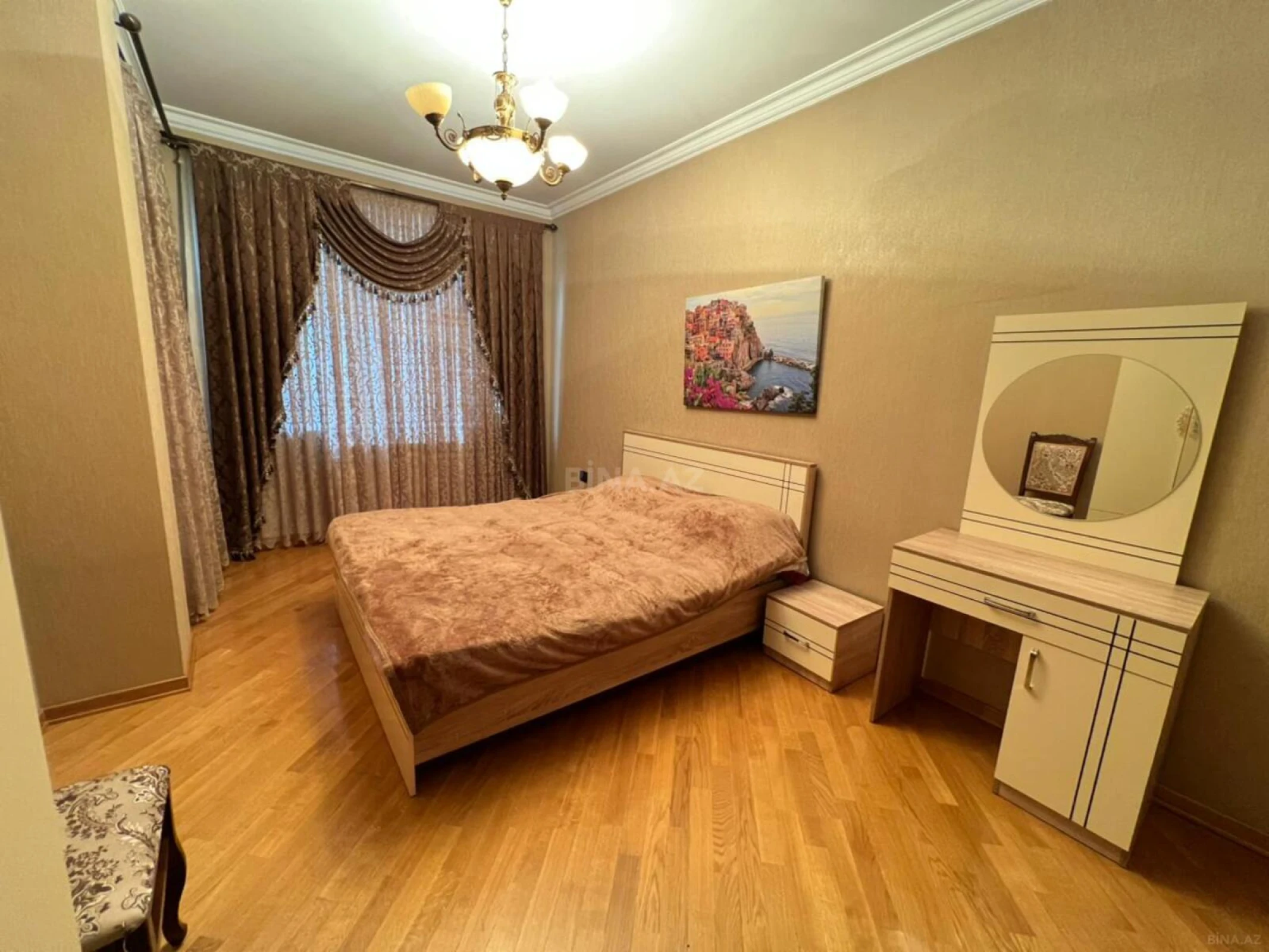 Kirayə verilir 2 otaqlı mənzil 110 m²