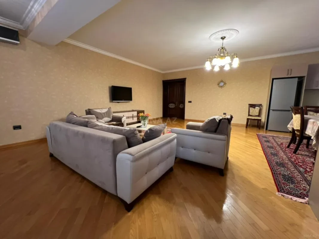 Kirayə verilir 2 otaqlı mənzil 110 m²