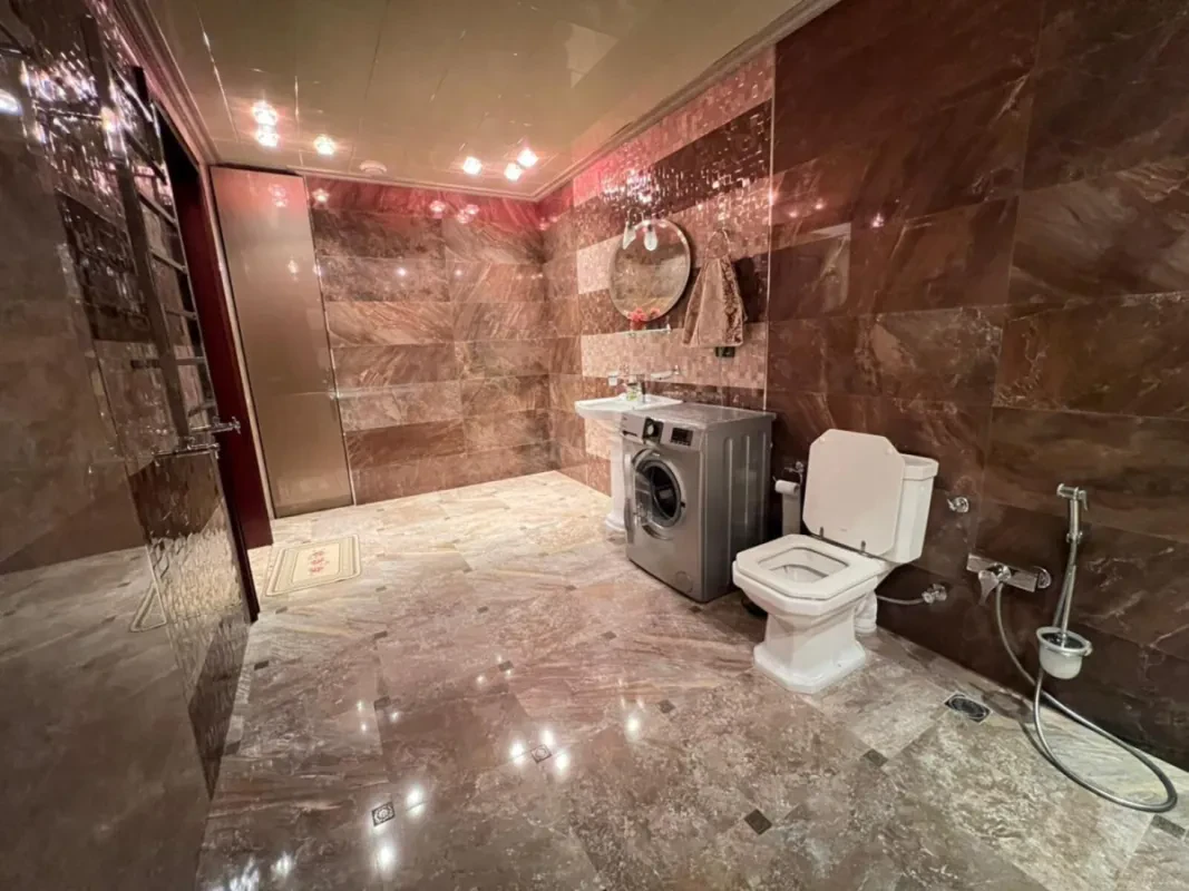 Kirayə verilir 2 otaqlı mənzil 110 m²