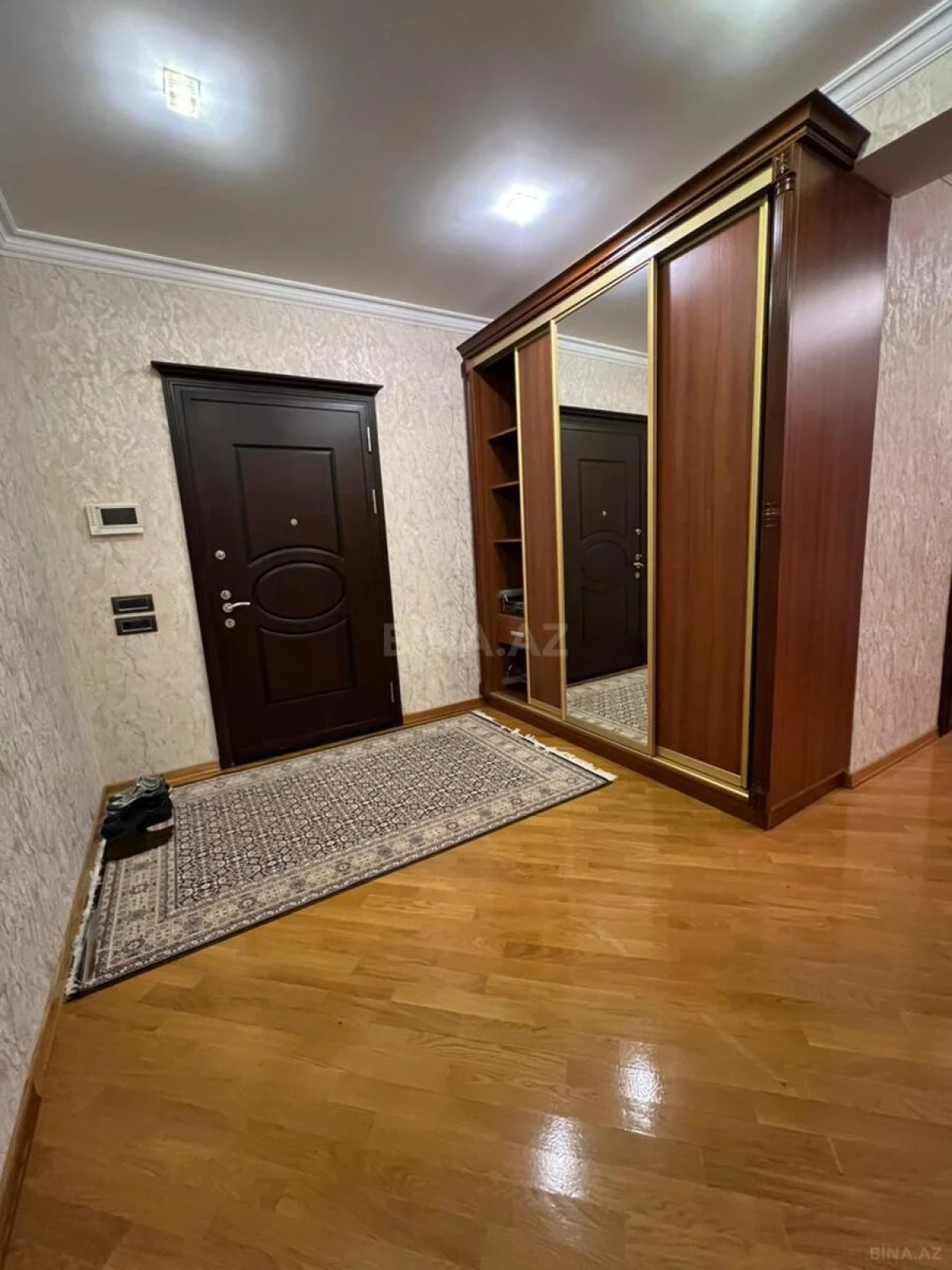 Kirayə verilir 2 otaqlı mənzil 110 m²