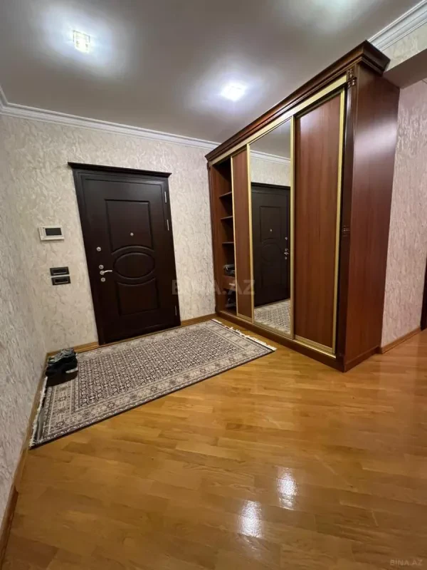 Kirayə verilir 2 otaqlı mənzil 110 m²
