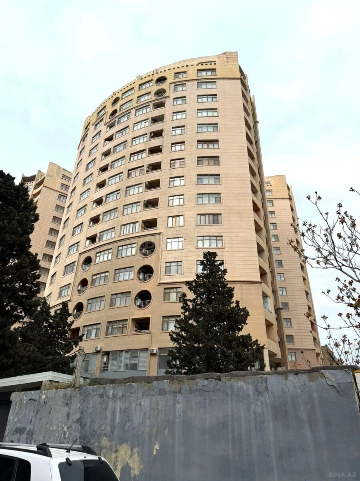 Satılır 3 otaqlı mənzil 125 m²