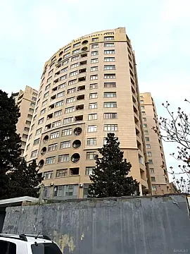 Satılır 3 otaqlı mənzil 125 m²
