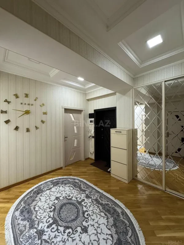 Satılır 3 otaqlı mənzil 110 m²