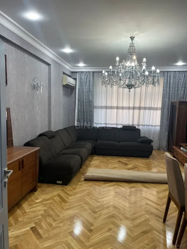 Satılır 3 otaqlı mənzil 120 m²