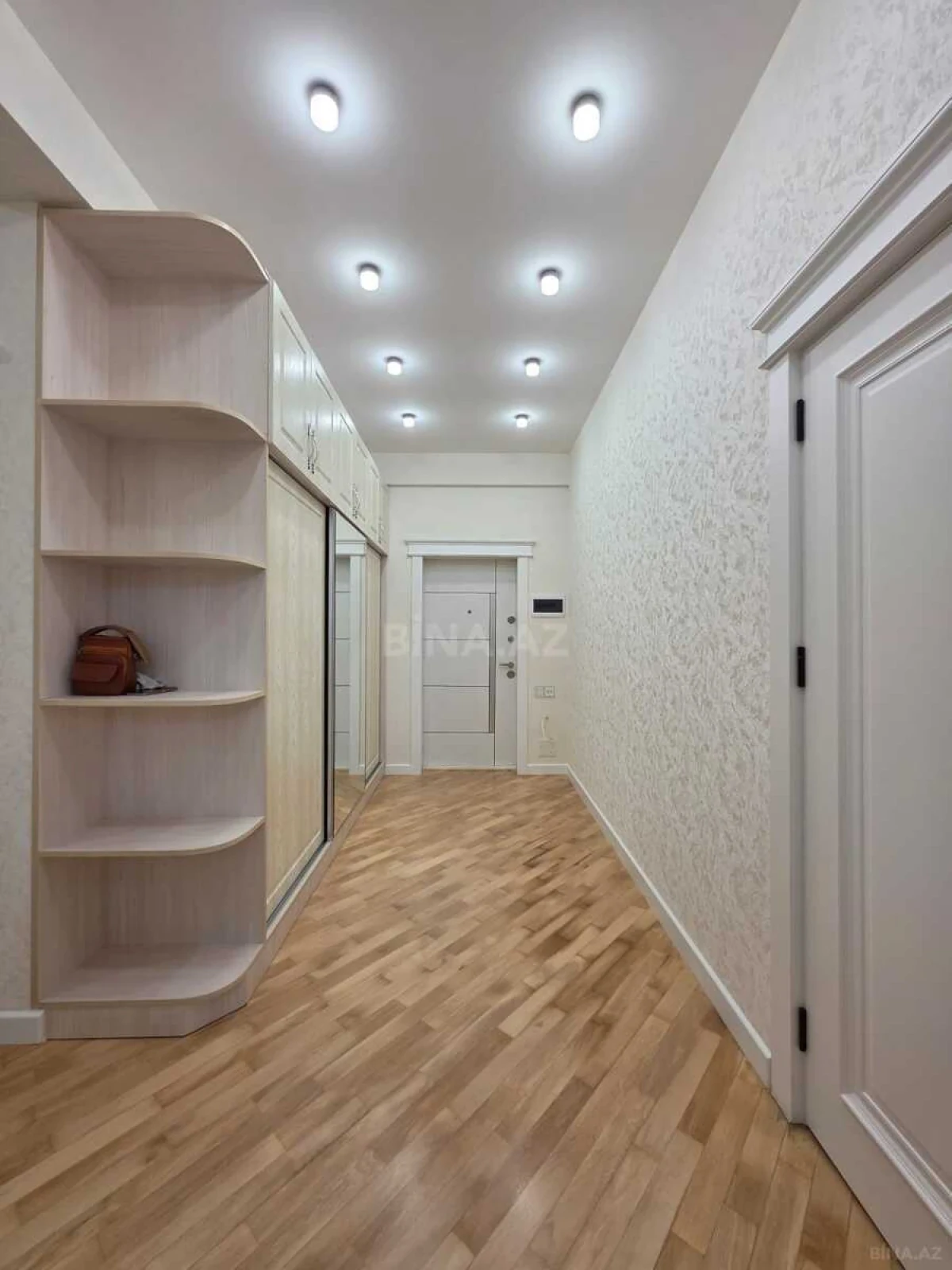 Satılır 3 otaqlı mənzil 106 m²