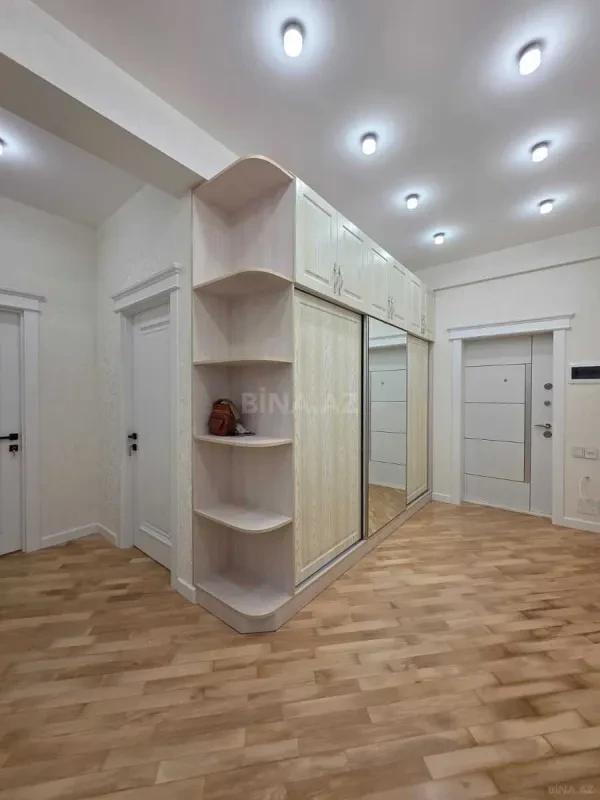 Satılır 3 otaqlı mənzil 106 m²