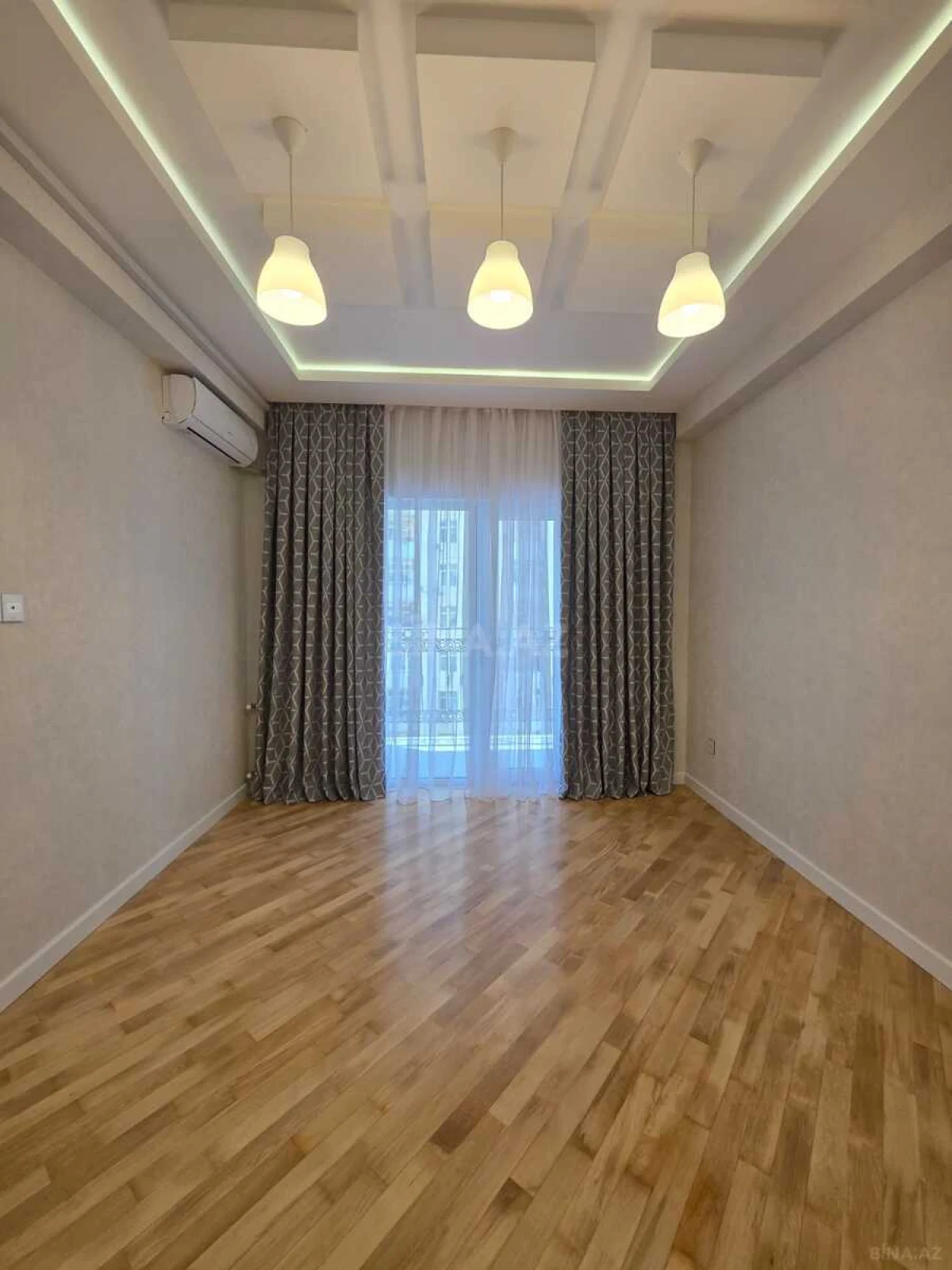 Satılır 3 otaqlı mənzil 106 m²