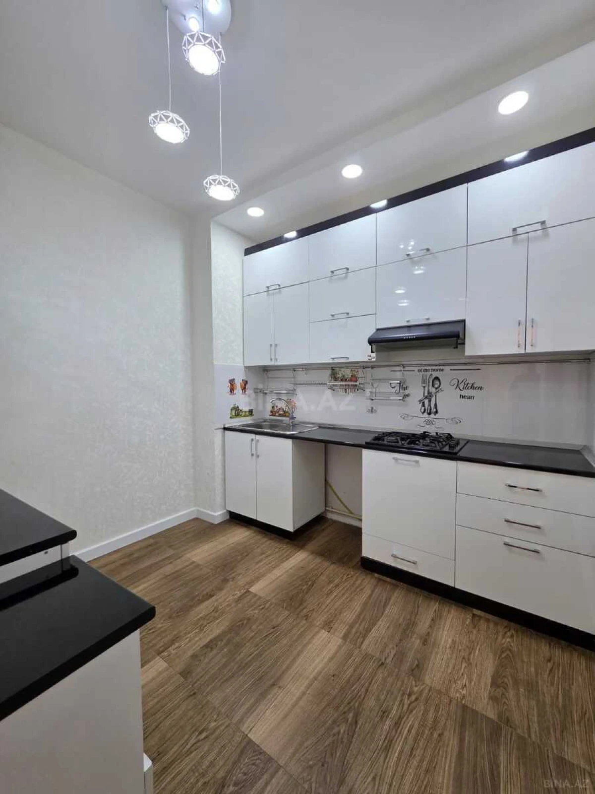 Satılır 3 otaqlı mənzil 106 m²