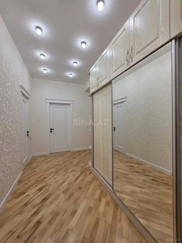 Satılır 3 otaqlı mənzil 106 m²