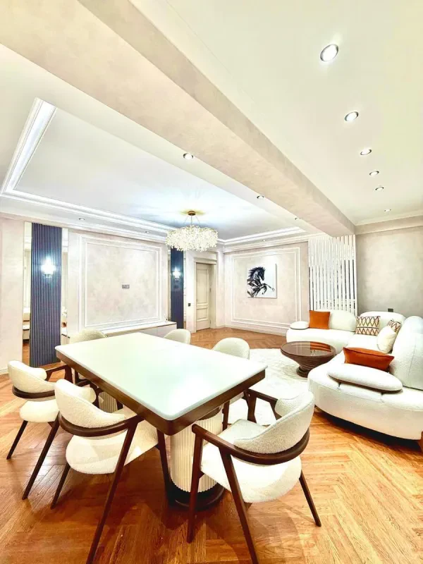 Satılır 3 otaqlı mənzil 139 m²