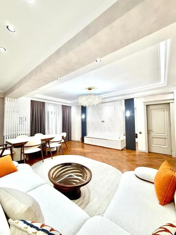 Satılır 3 otaqlı mənzil 139 m²