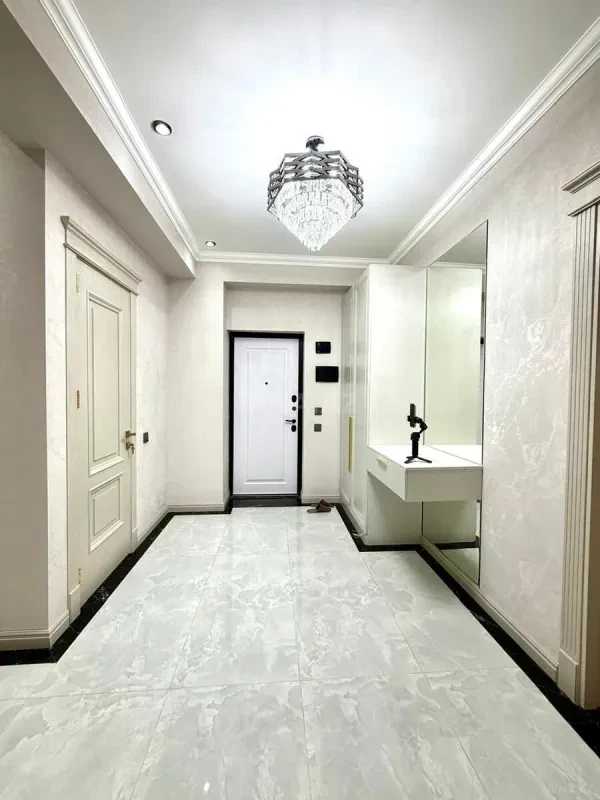 Satılır 3 otaqlı mənzil 139 m²