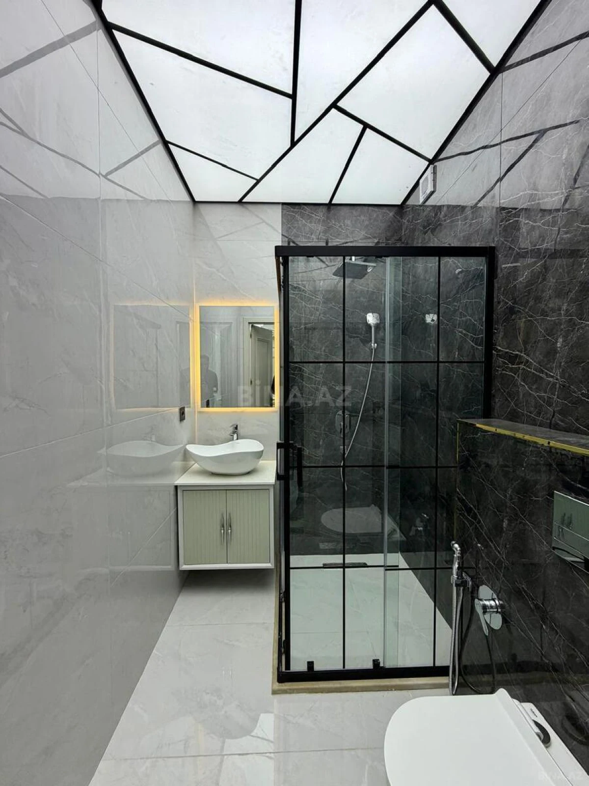 Satılır 3 otaqlı mənzil 139 m²