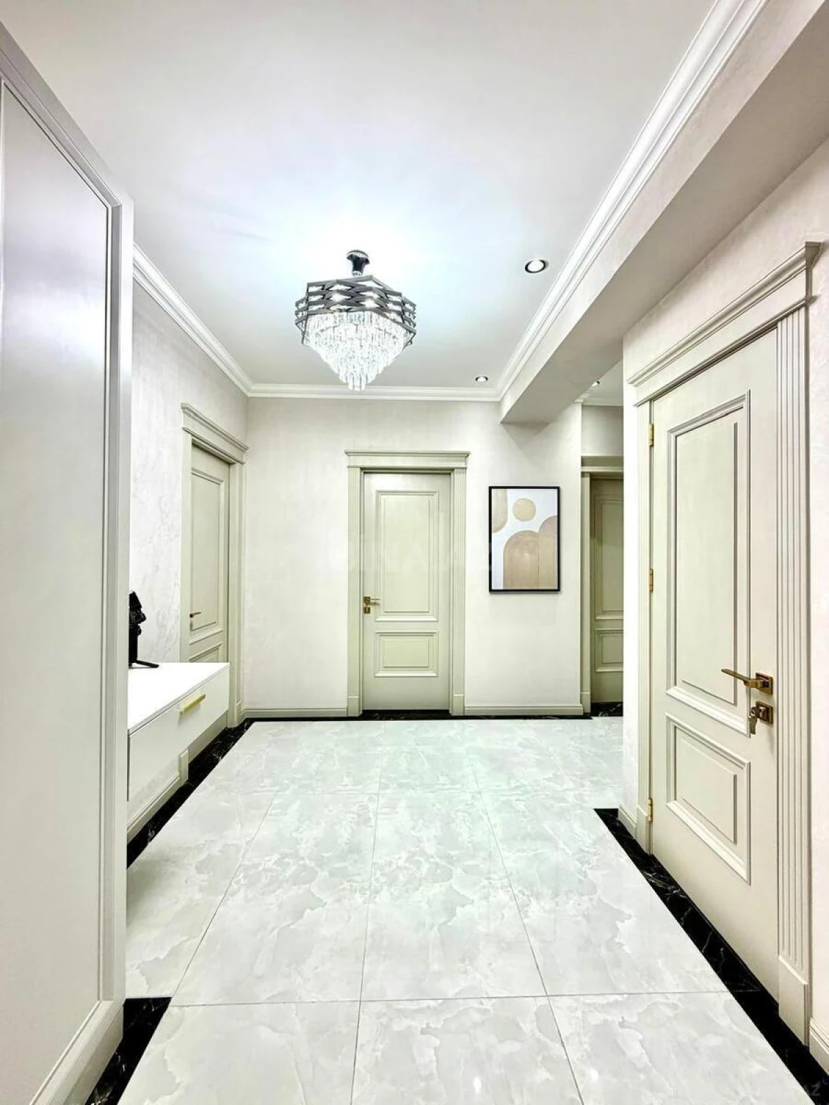 Satılır 3 otaqlı mənzil 139 m²