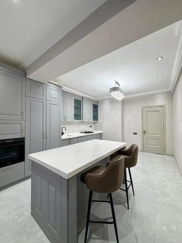 Satılır 3 otaqlı mənzil 139 m²