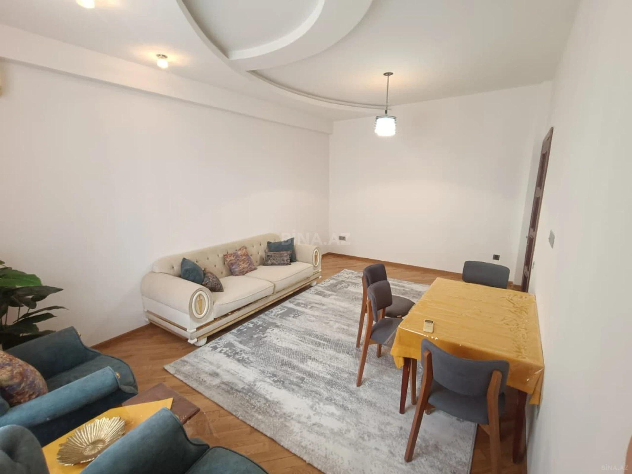 Kirayə verilir 2 otaqlı mənzil 60 m²