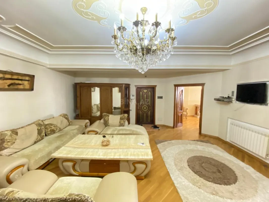 Kirayə verilir 4 otaqlı mənzil 150 m²