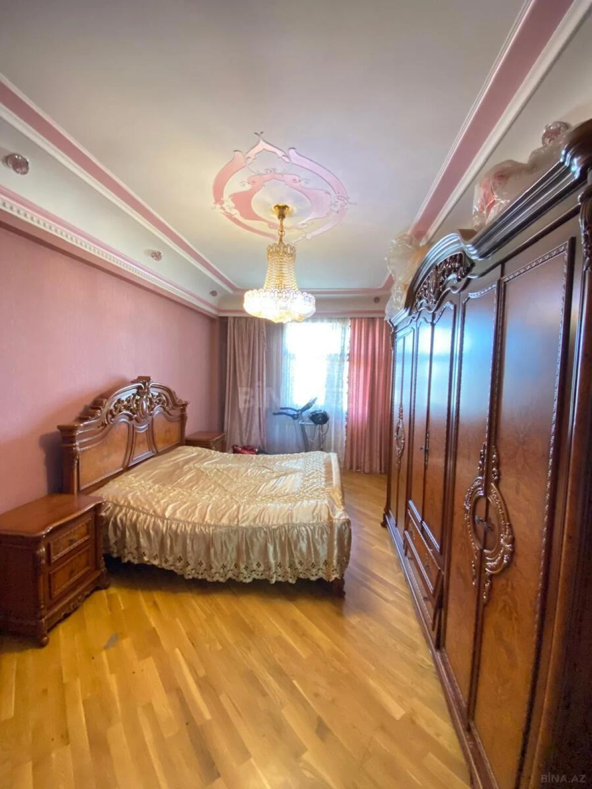 Kirayə verilir 4 otaqlı mənzil 150 m²