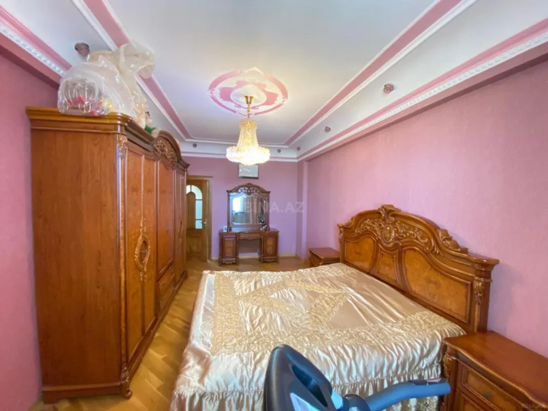 Kirayə verilir 4 otaqlı mənzil 150 m²