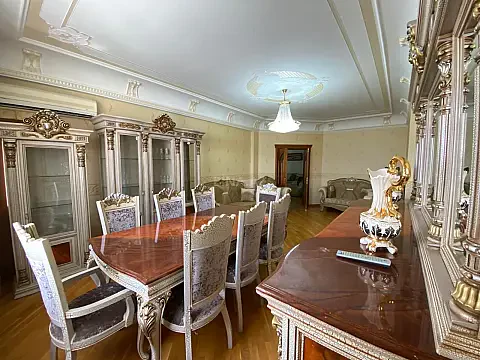 Kirayə verilir 4 otaqlı mənzil 150 m²