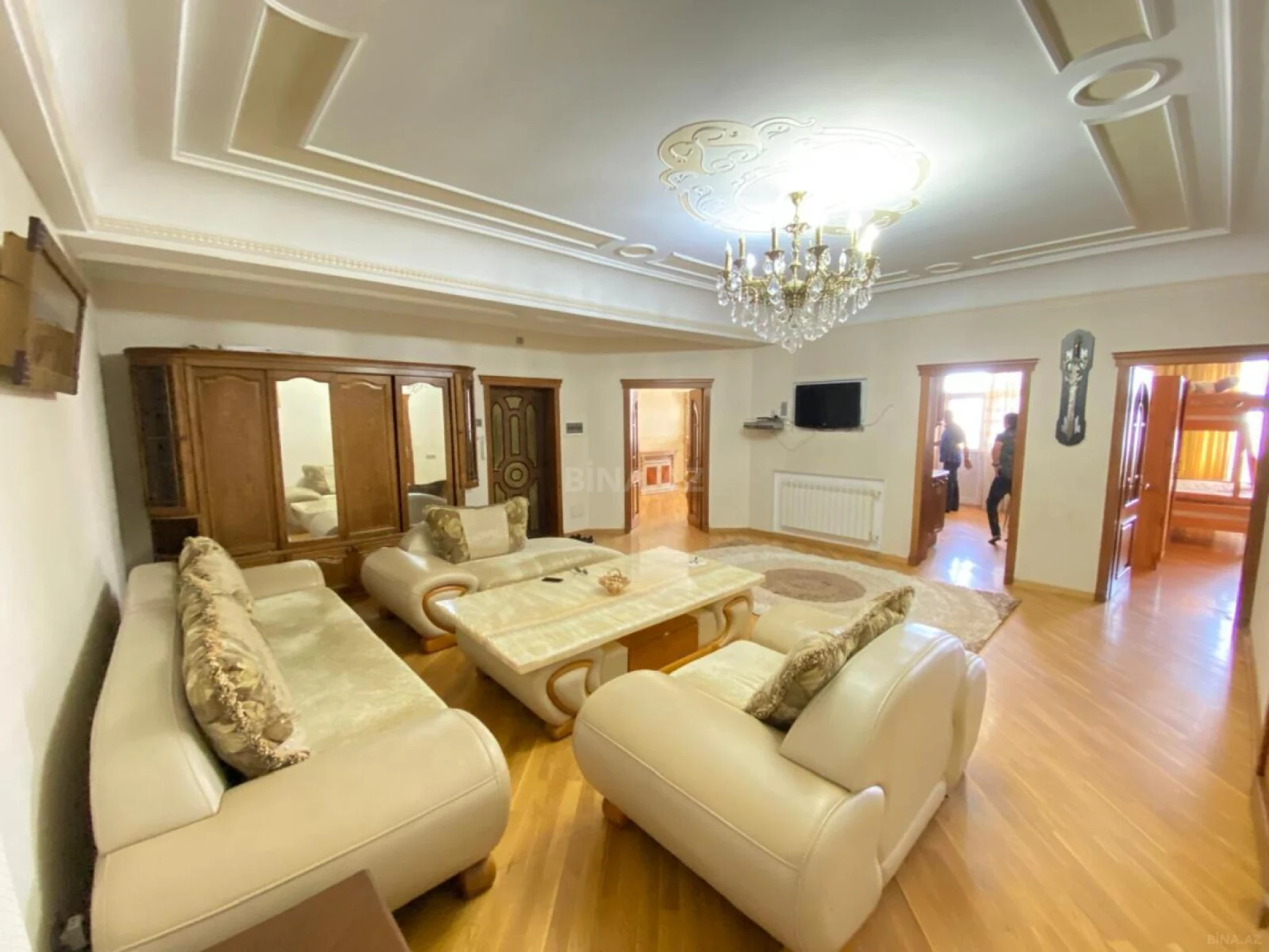 Kirayə verilir 4 otaqlı mənzil 150 m²