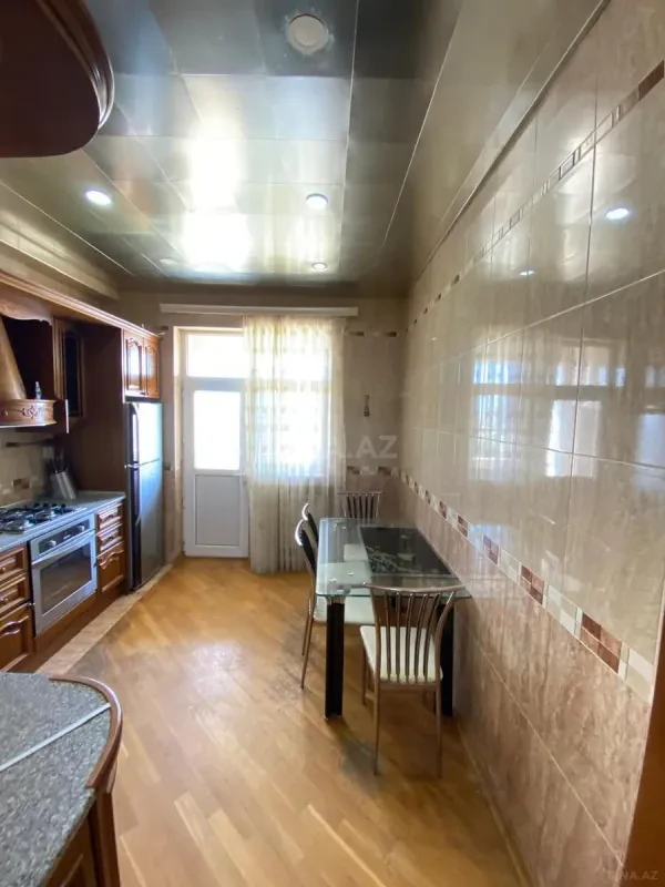 Kirayə verilir 4 otaqlı mənzil 150 m²