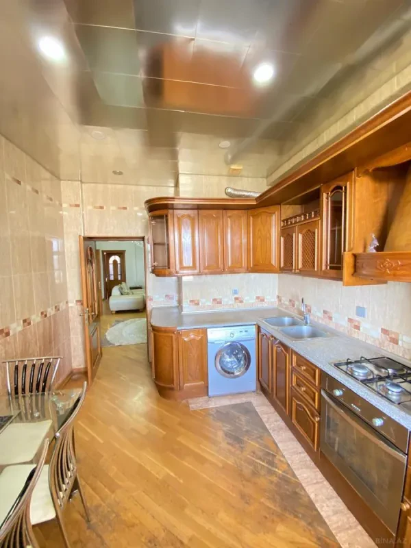 Kirayə verilir 4 otaqlı mənzil 150 m²