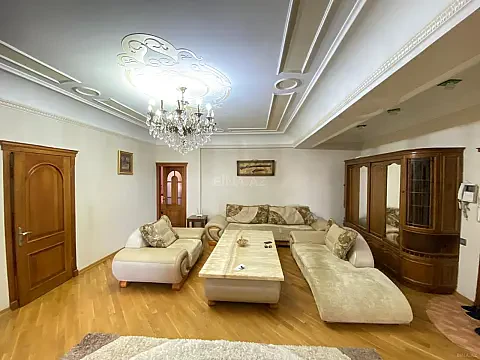 Kirayə verilir 4 otaqlı mənzil 150 m²