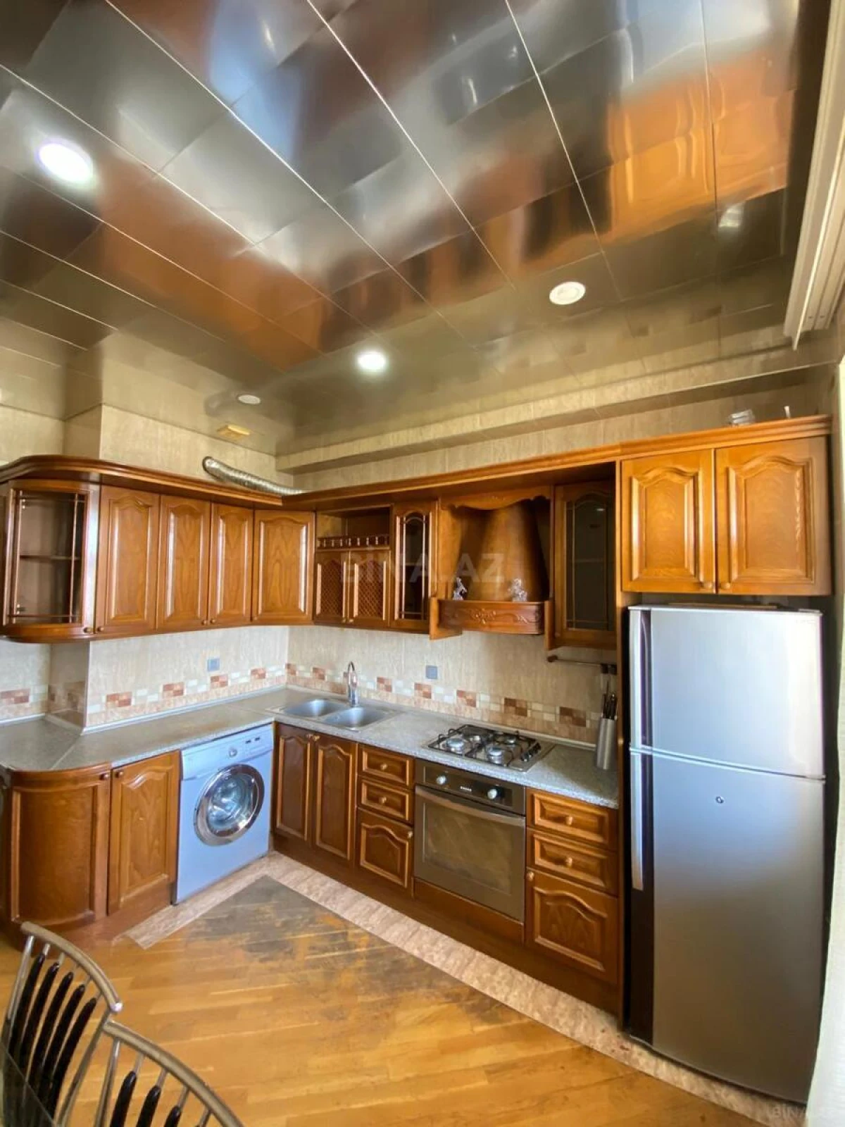 Kirayə verilir 4 otaqlı mənzil 150 m²