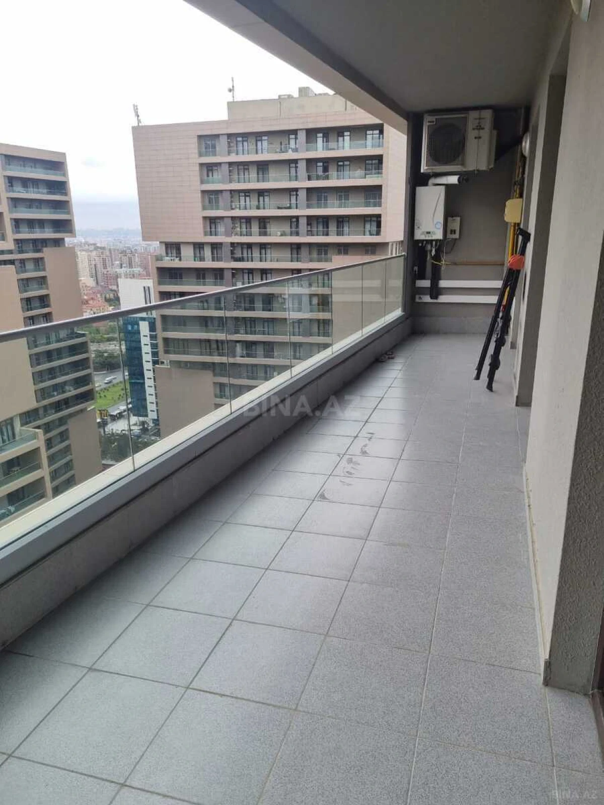 Kirayə verilir 3 otaqlı mənzil 145 m²