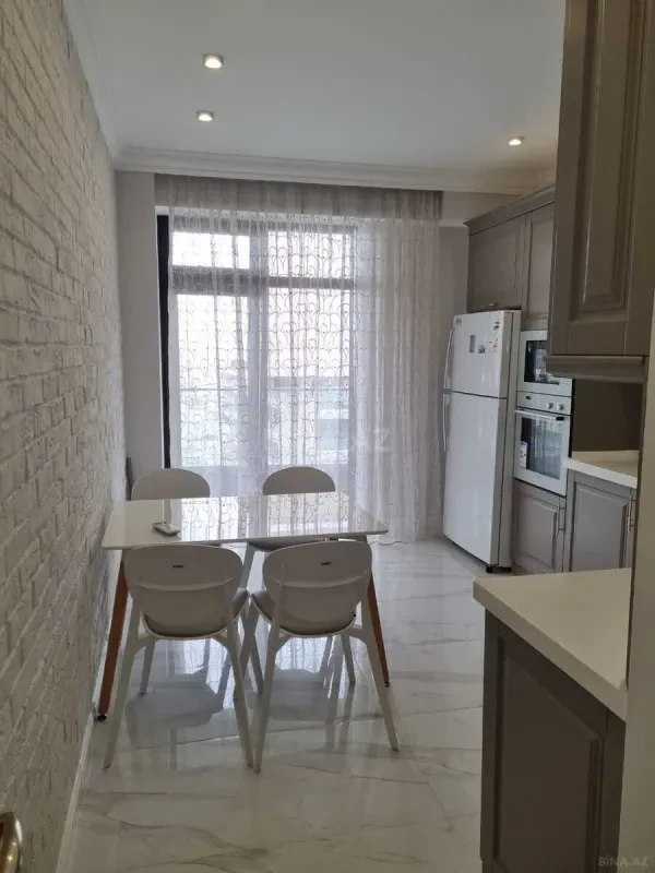 Kirayə verilir 3 otaqlı mənzil 145 m²