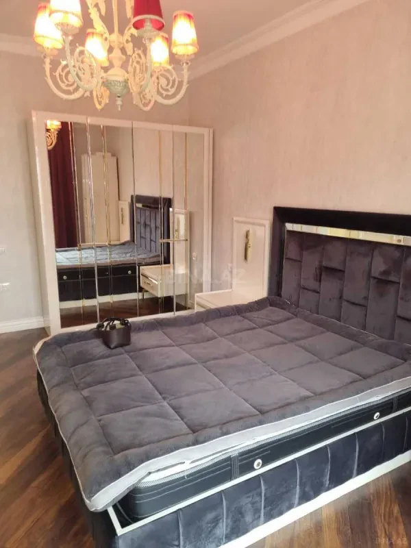 Kirayə verilir 3 otaqlı mənzil 145 m²