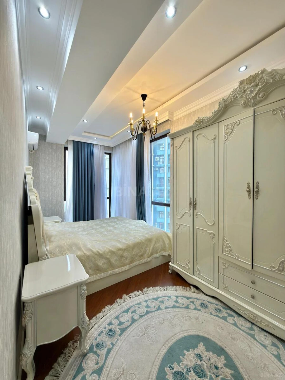Satılır 3 otaqlı mənzil 116 m²