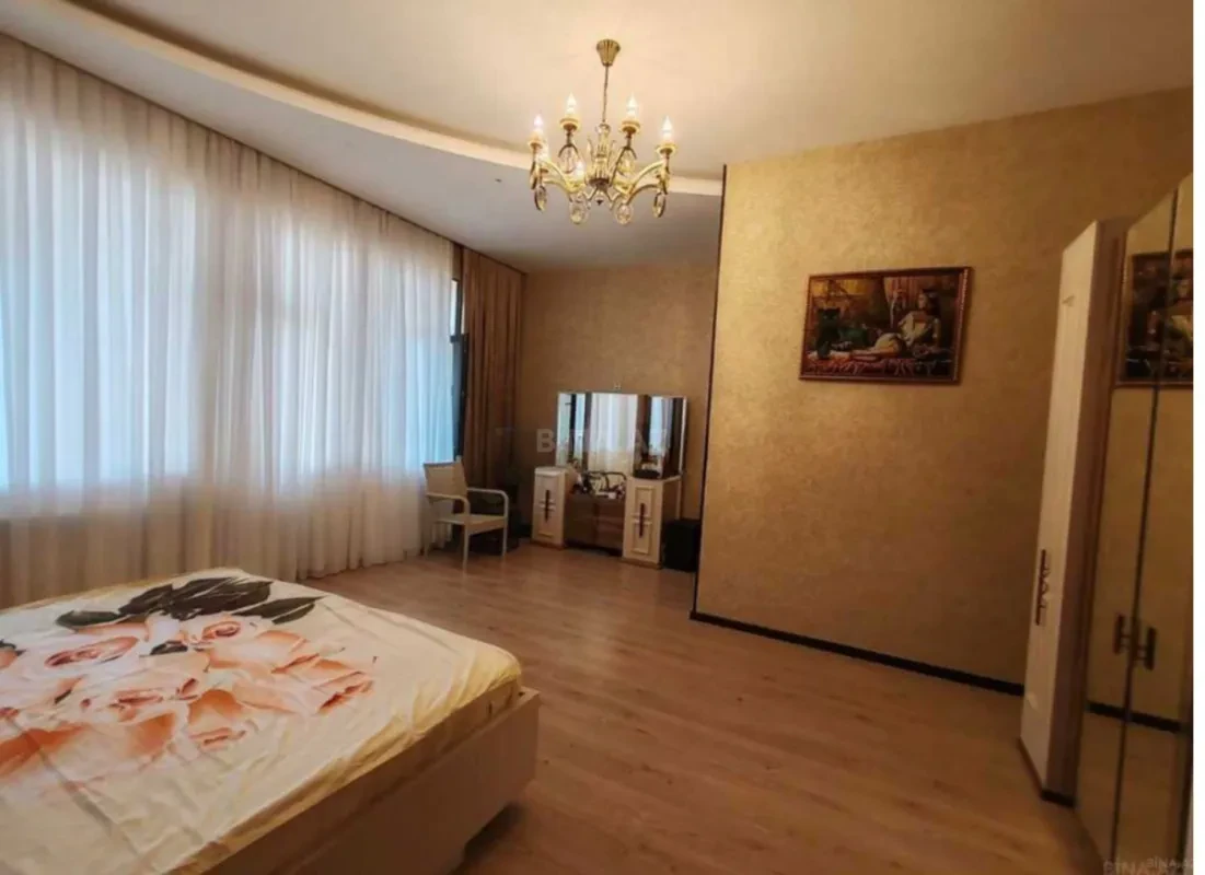 Satılır 6 otaqlı həyət evi 250 m²