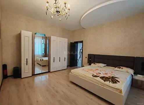 Satılır 6 otaqlı həyət evi 250 m²