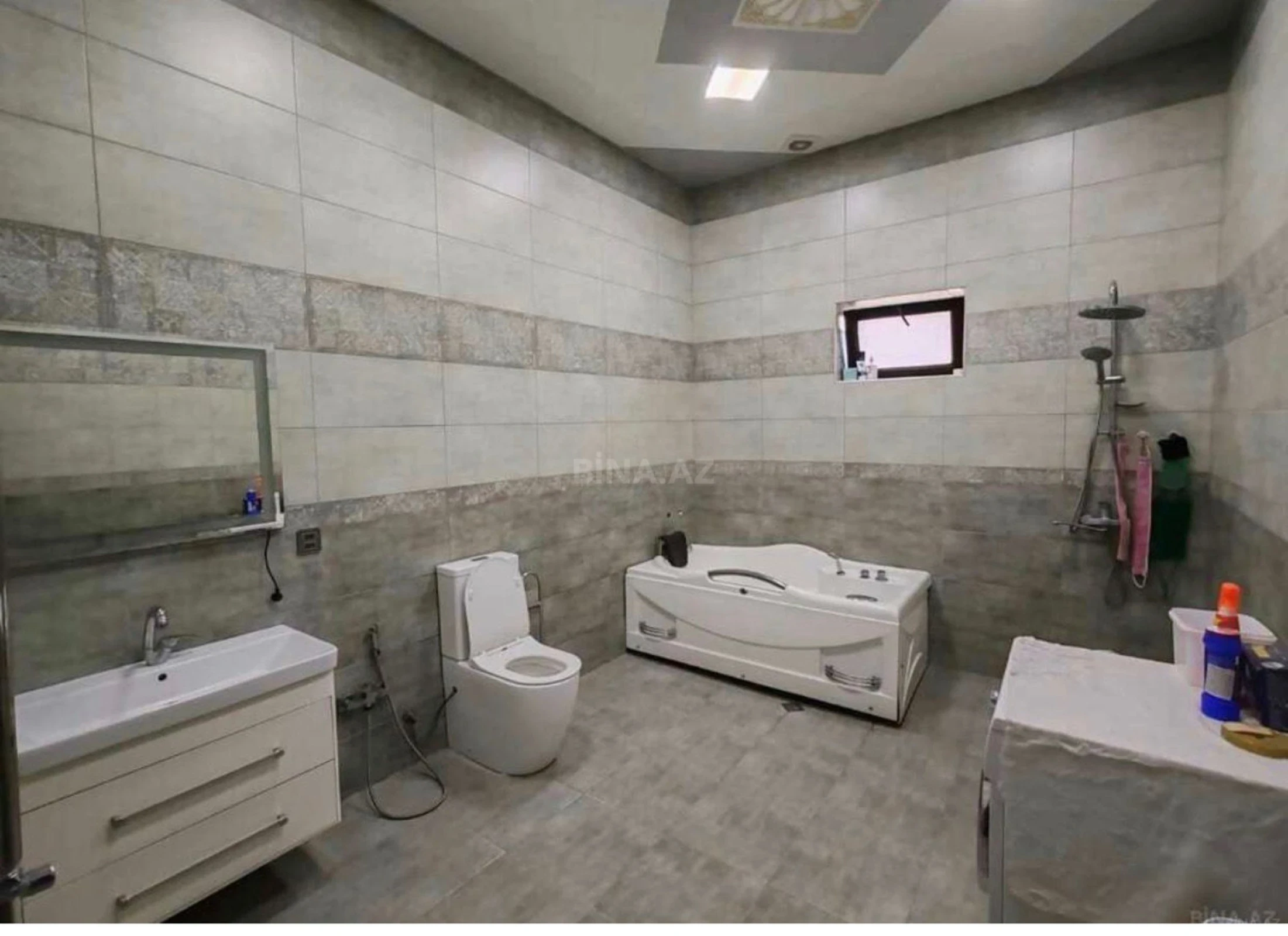 Satılır 6 otaqlı həyət evi 250 m²