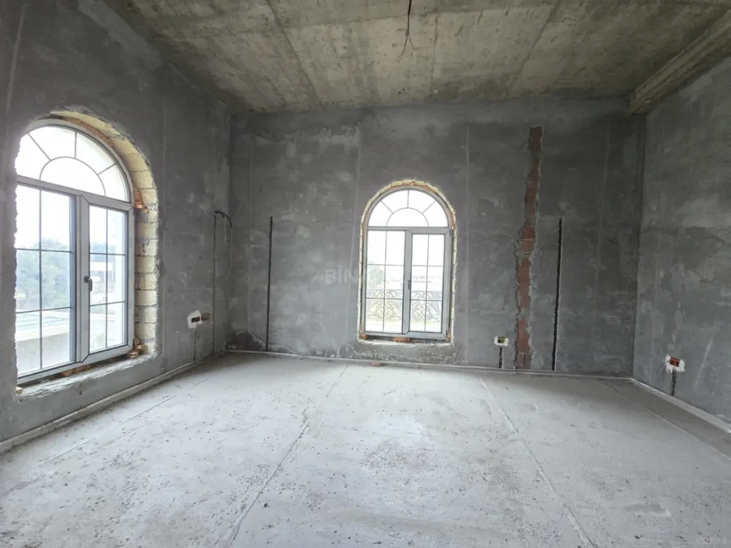 Satılır 5 otaqlı həyət evi 400 m²